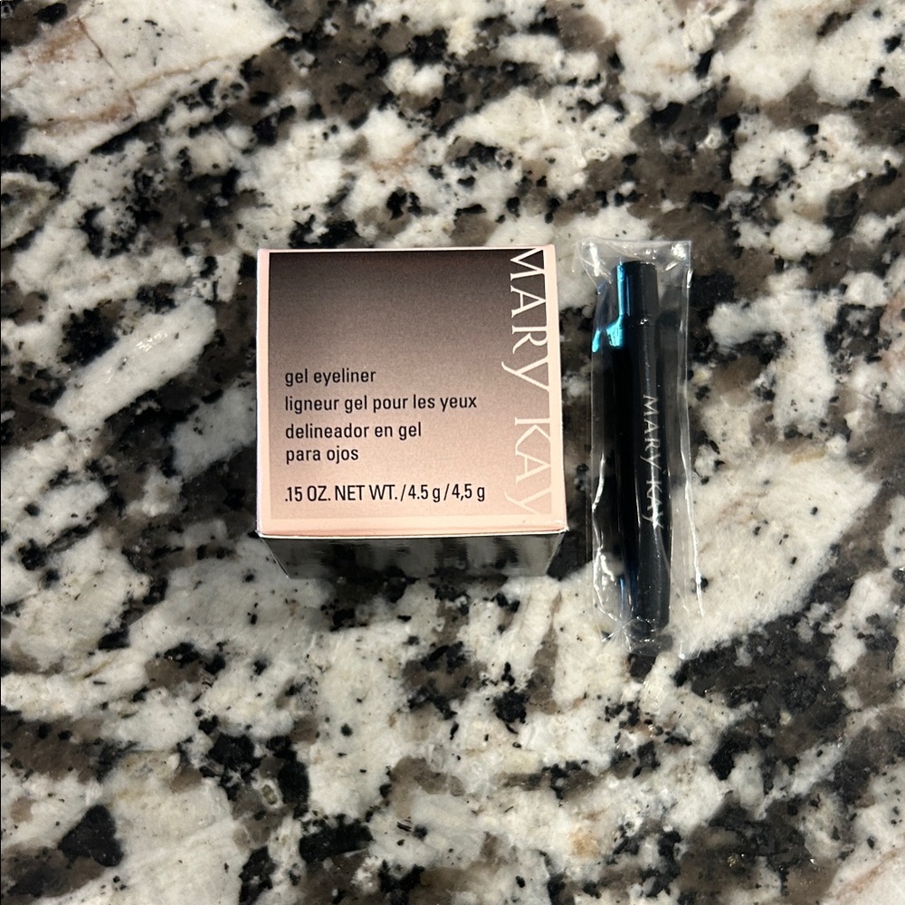 Mary Kay Gel Eyeliner with Brush applicator - Black (New)